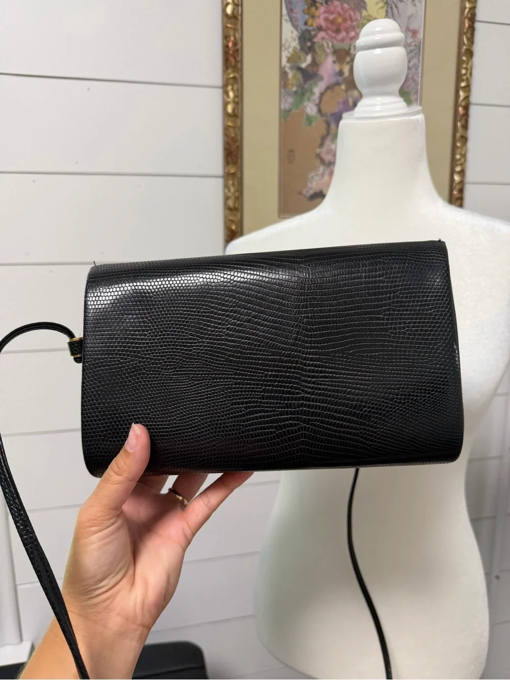 Vintage turn lock crossbody